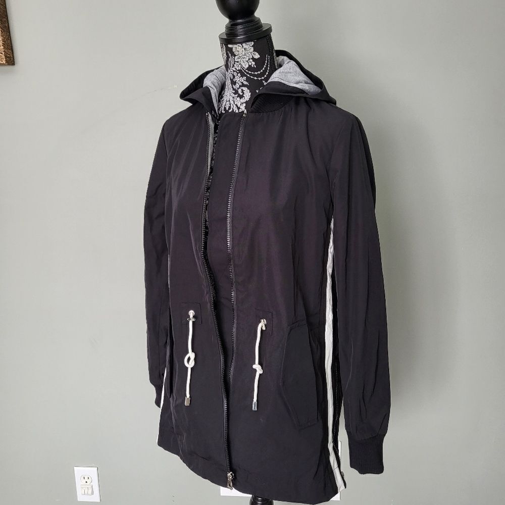 Vince camuto spring coat S size